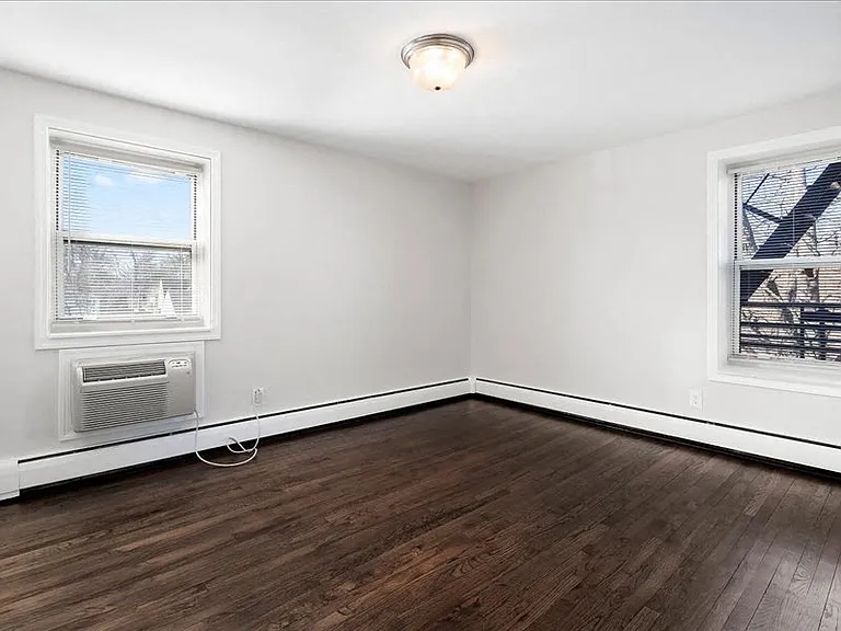 Whitehouse Apartments — Photo 10