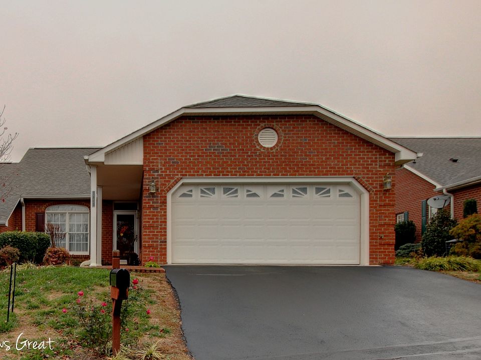 For Sale: 2517 Feather Garden CIR, Vinton, Virginia 24179