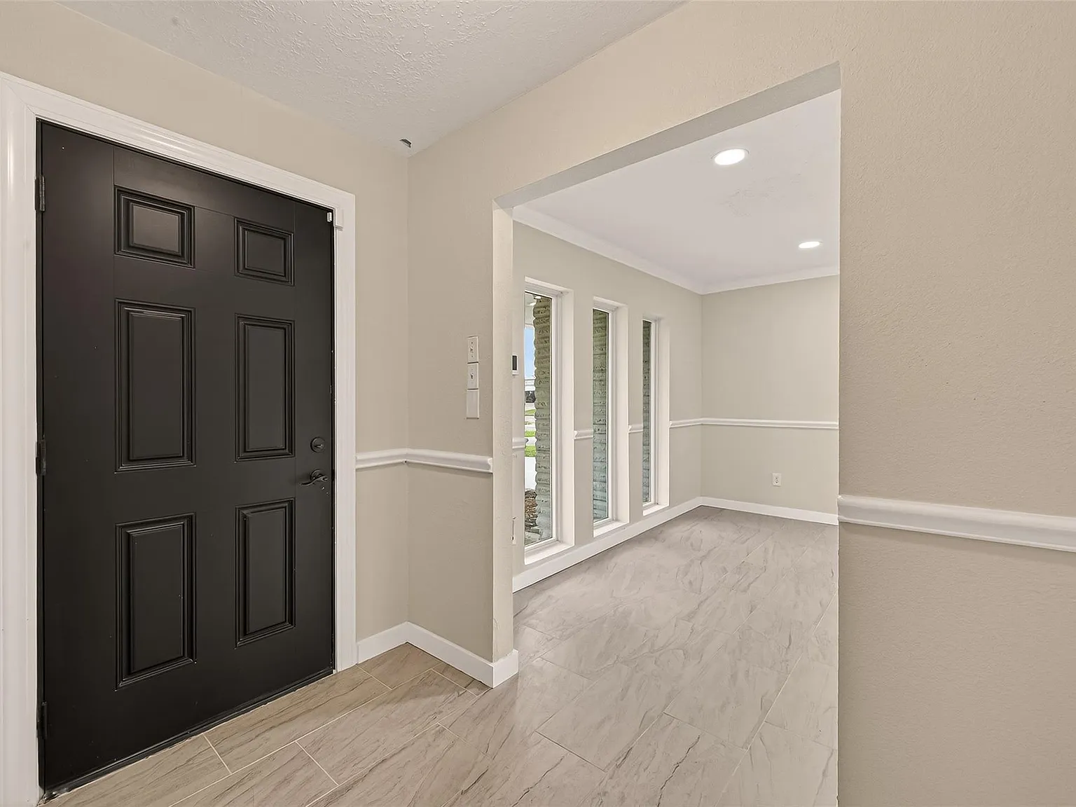 3 bed, 2.0 bath, 1222 sqft, $2,095 — Photo 3