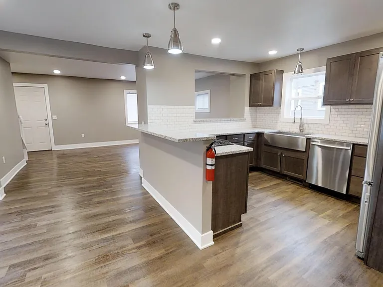 1410 Forbes St — Photo 1