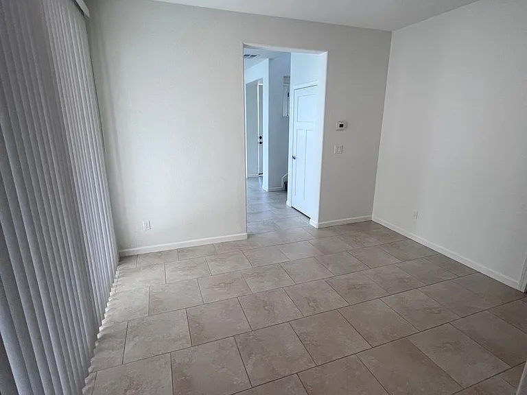 1021 Chapelhill Ln — Photo 3