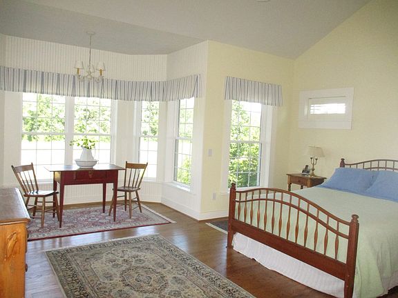 3rd image of 3864 Chatham Ln