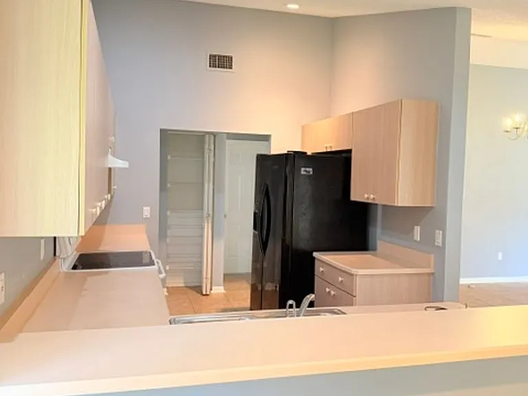 20 Palm Ln — Photo 8