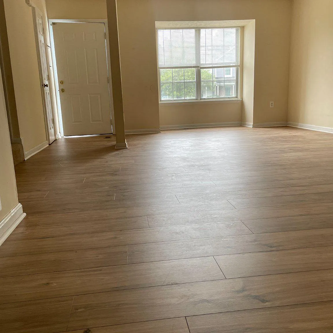 4 bed, 3.5 bath, 1886 sqft, $2,600 — Photo 4