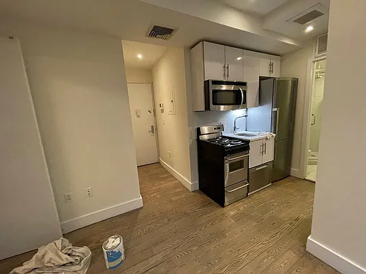 Rented by REAL New York | media 35