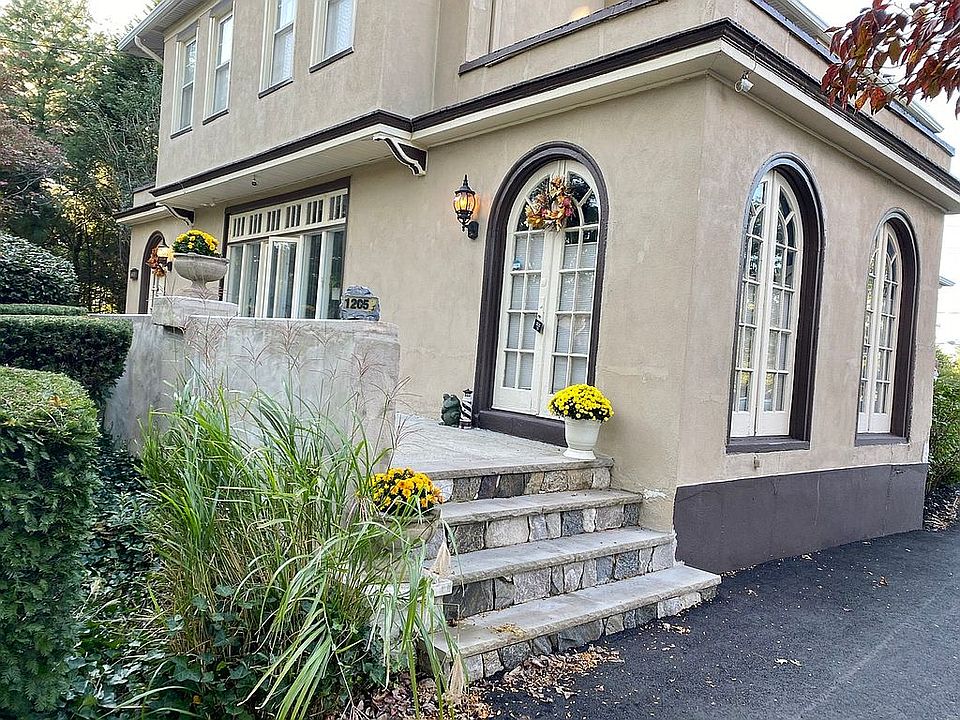 1st image of 1205 Collings Ave