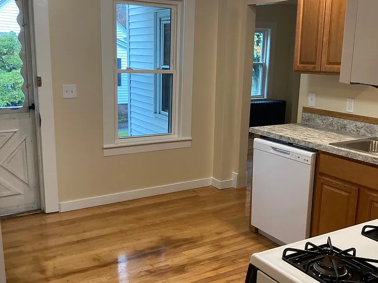 13 Vernon St #1 — Photo 4