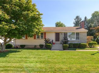 29 Fieldcrest Ln, Hamden, CT 06514