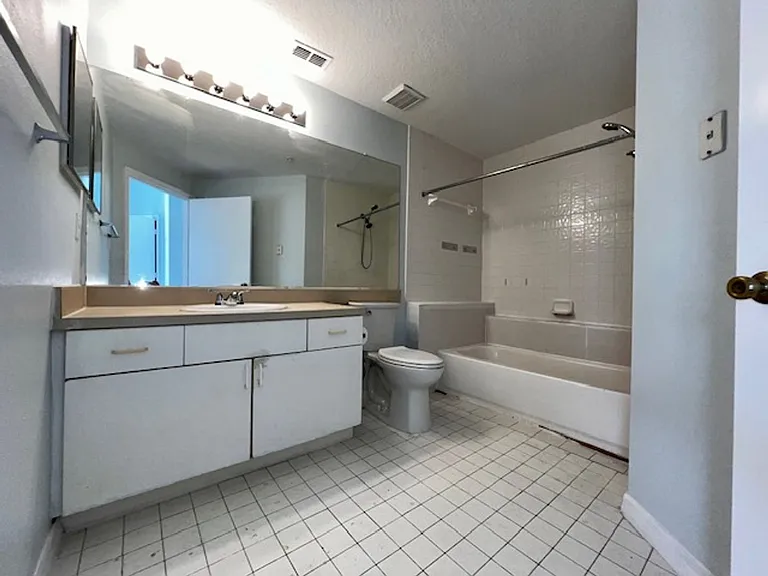 5554 Metrowest Blvd #4 — Photo 25