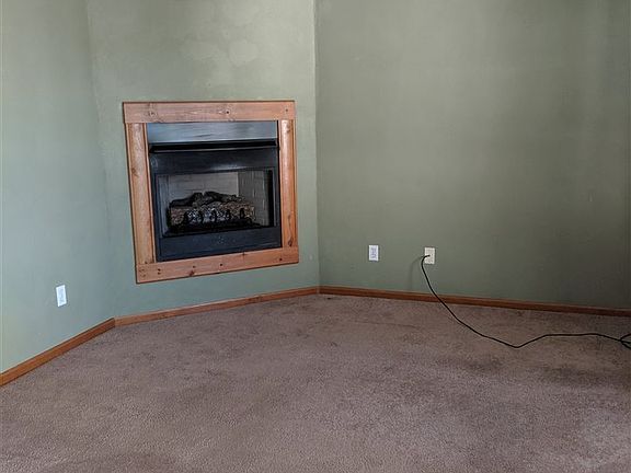 3rd image of 659 Winfield Dr