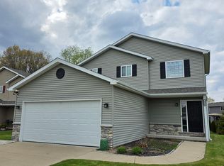 6456 Skylar Ln, Waterford, MI 48327