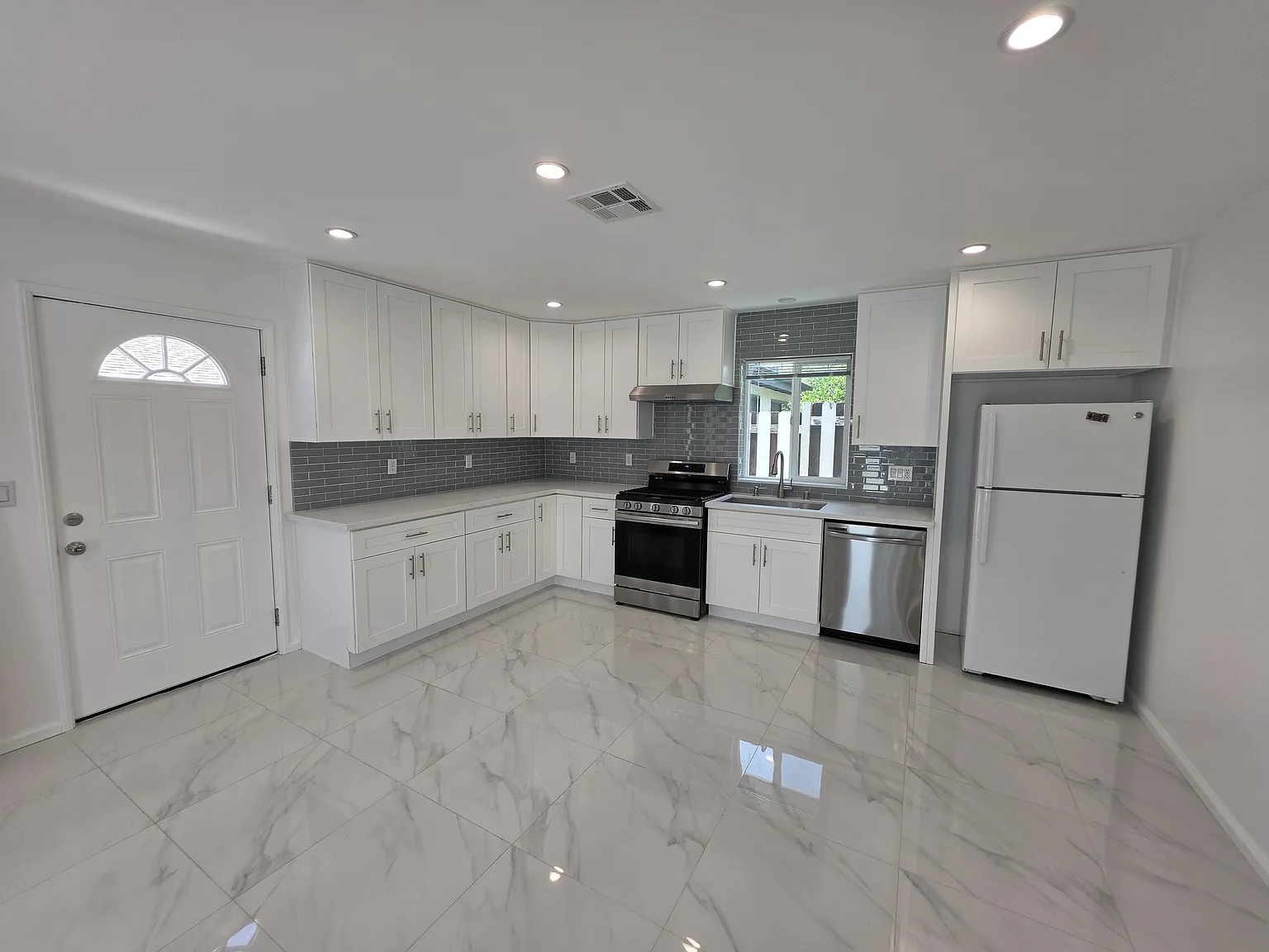 2 bed, 988 sqft, $2,795 — Photo 1