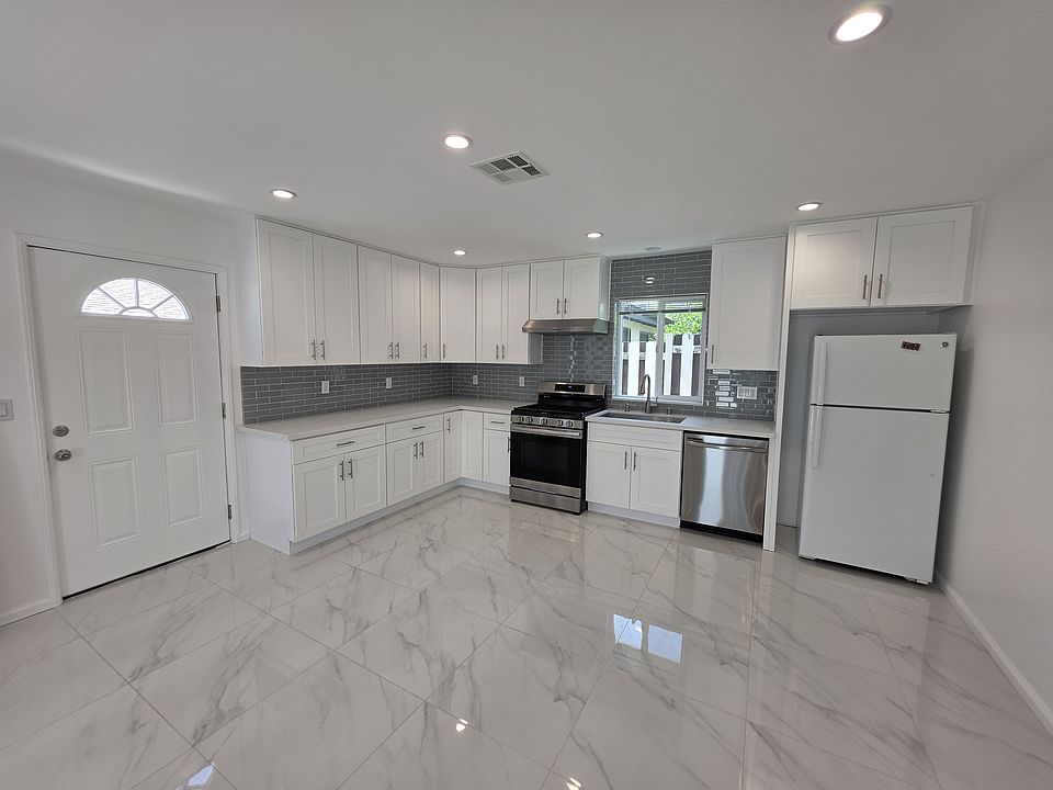 1st image of 10924 Woodward Ave