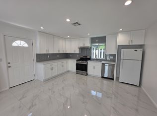 10924 Woodward Ave, Sunland, CA 91040