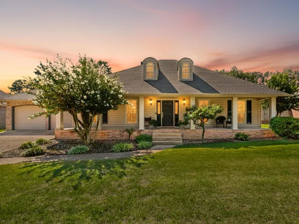 1045 Cambridge Cir, Benton, AR 72019