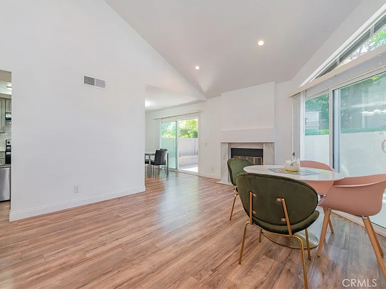 80 Stanford Ct #40 — Photo 21