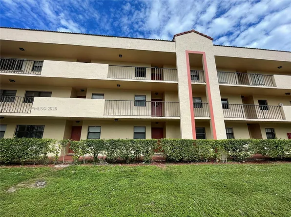 3470 Foxcroft Rd APT 111, Hollywood, FL 33025