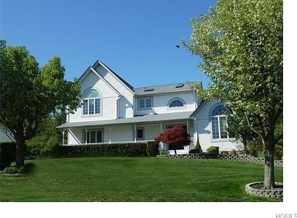 1st image of 7 Lowell Dr