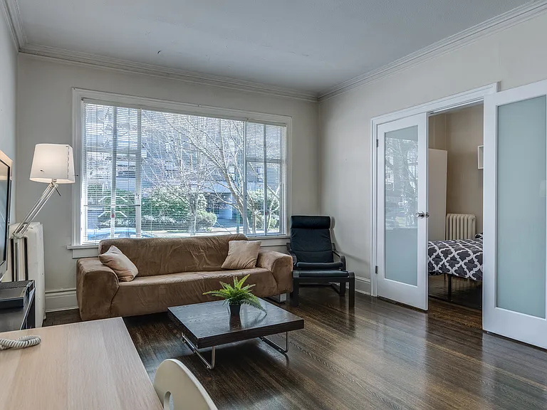 935 Jervis St — Photo 36