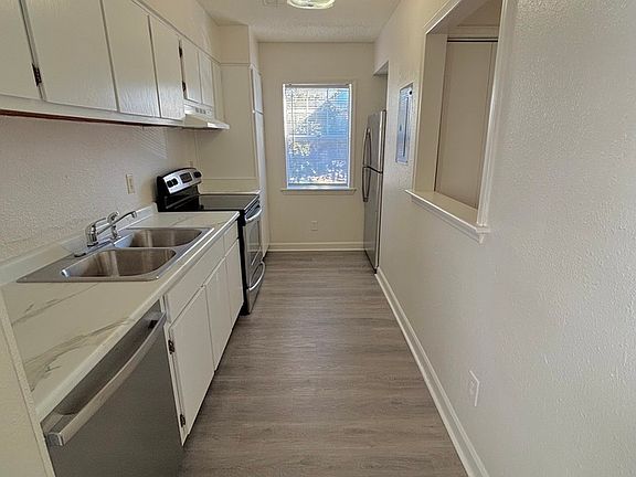3rd image of 2504 Avent Ferry Rd APT 201
