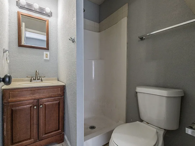 403 W Hollywood Ave — Photo 6