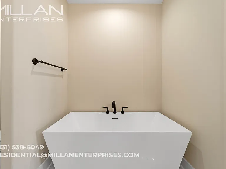 1065 Veridian Dr #B — Photo 10