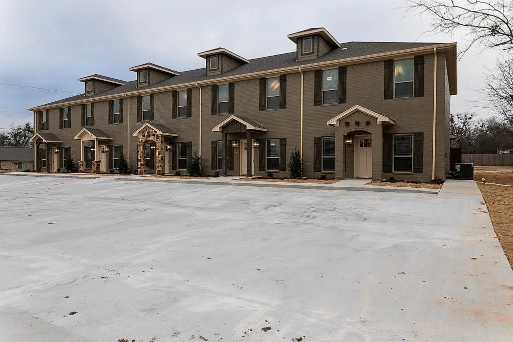 3 bed, 2.5 bath, 1414 sqft, $1,950 — Photo 3