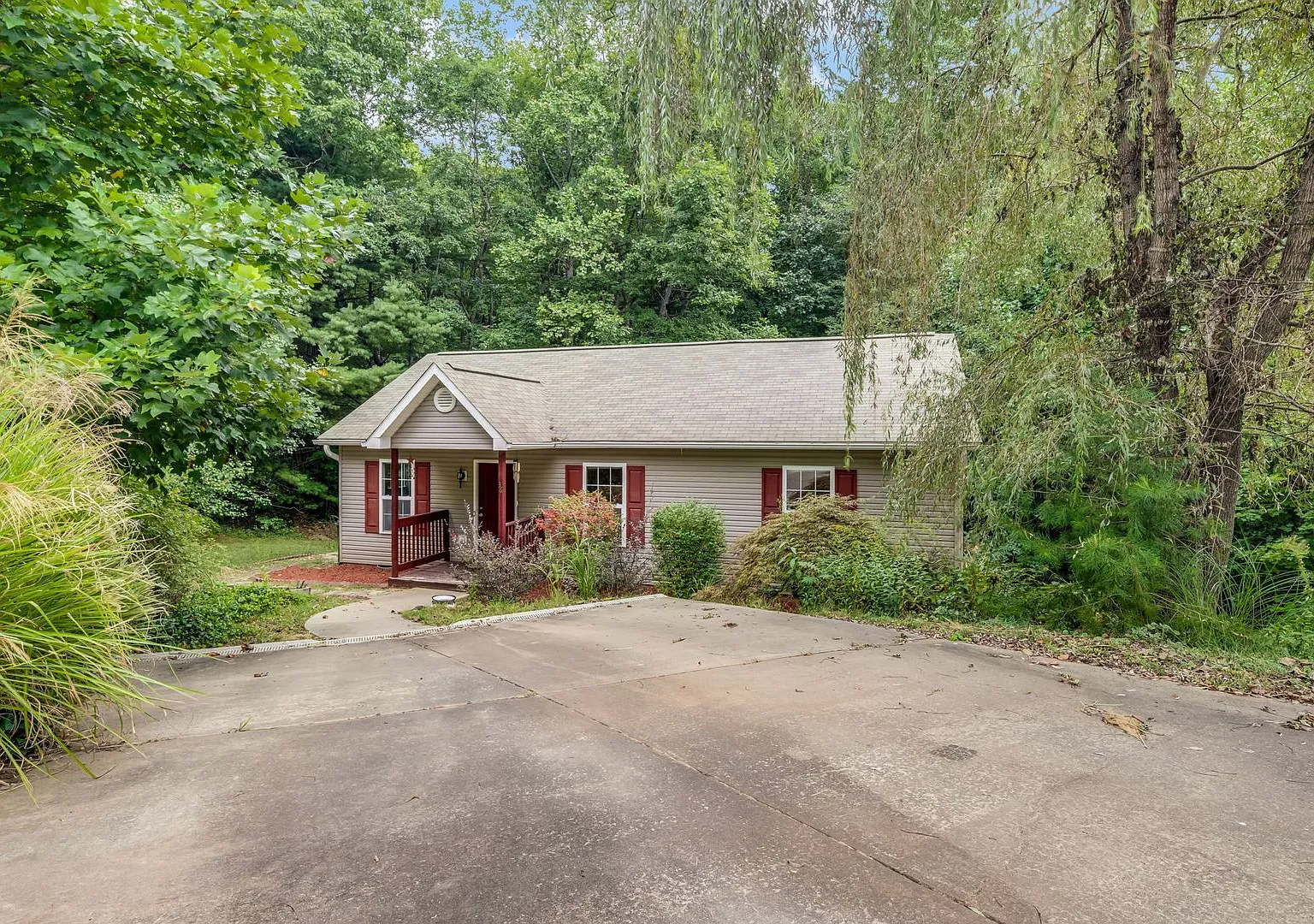 East Asheville 3-Bedroom Home in Haw Creek Heights — Photo 2