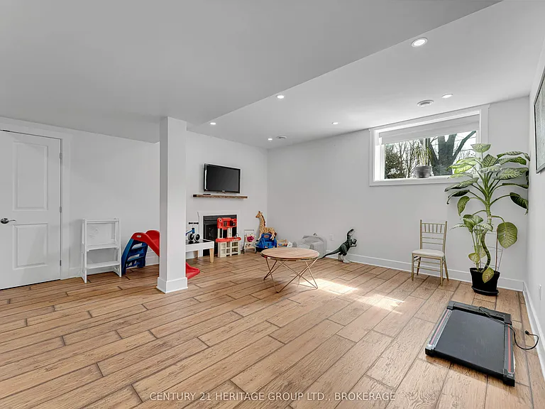 90 Aragon Rd — Photo 41