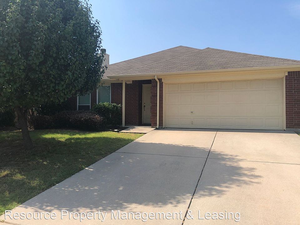 1st image of 645 Fossil Wood Dr