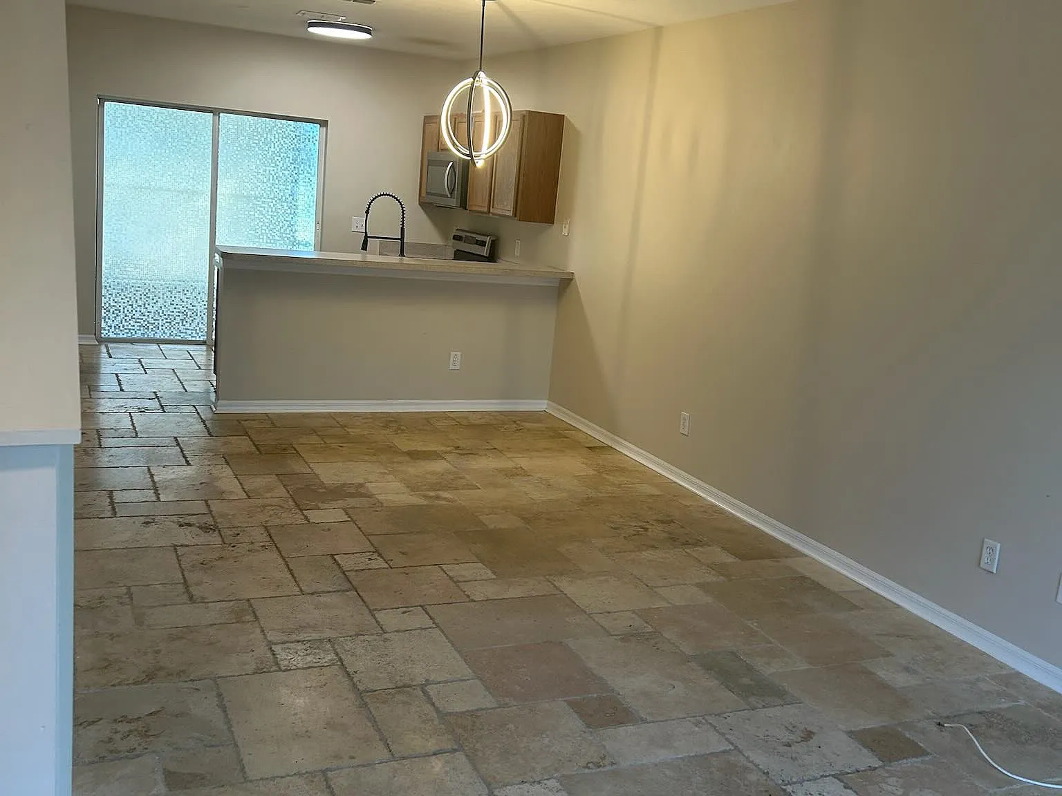 331 Wilton Cir — Photo 2