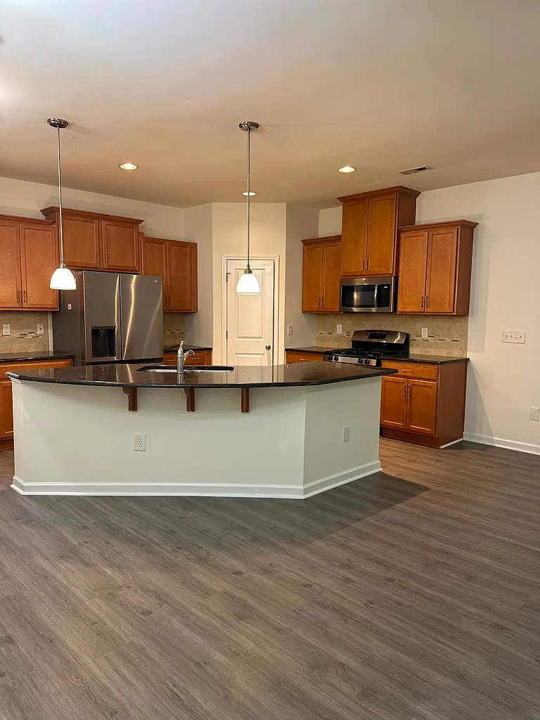 2 bed, 2.5 bath, 1677 sqft, $1,750 — Photo 4
