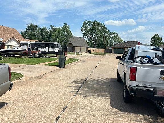 4th image of 4120 Overland Dr