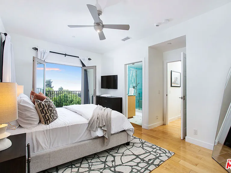 1655 N Crescent Heights Blvd — Photo 39