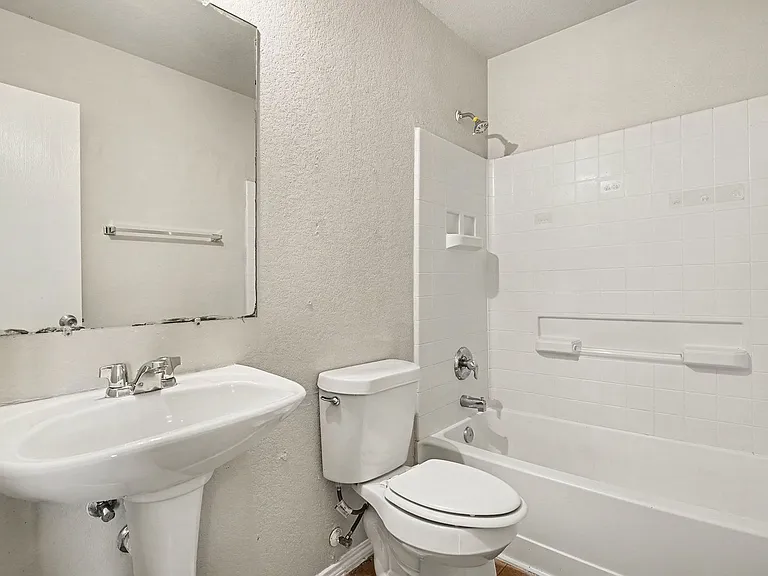 1733 Vineridge Ln — Photo 24