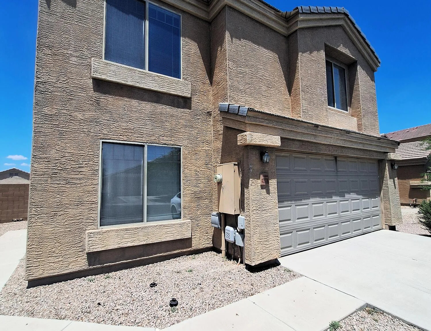 4 bed, 2.0 bath, 2222 sqft, $1,950 — Photo 2