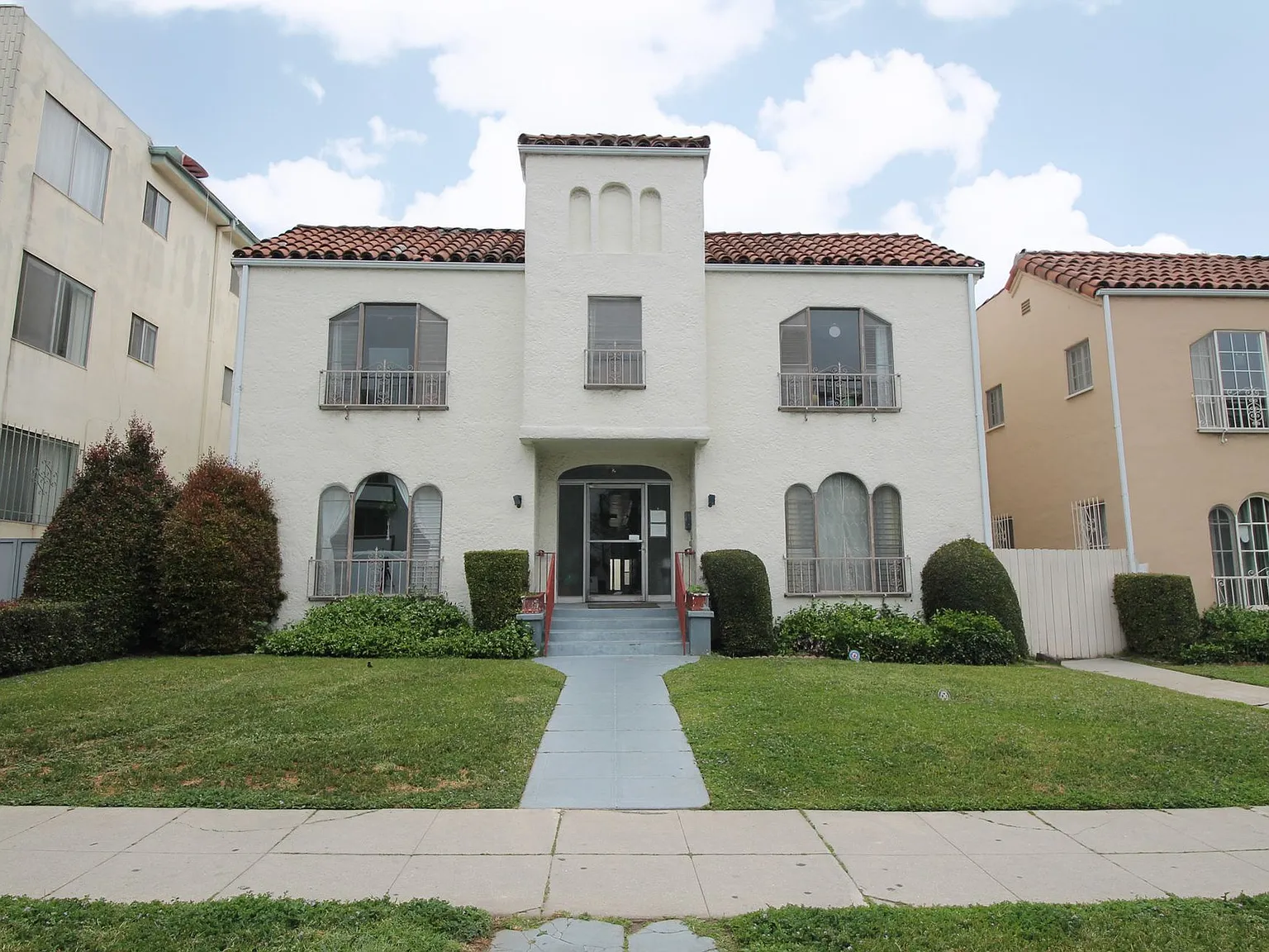 422 N. Hayworth Ave. — Photo 1