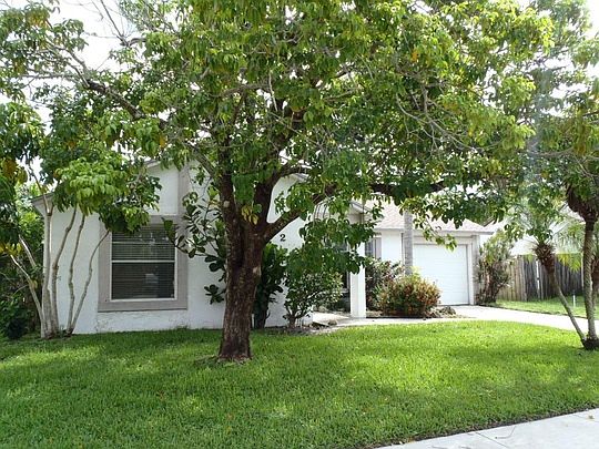 5th image of 207 Woodlake Dr