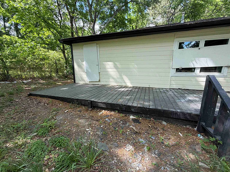 8 E Brooks Rd — Photo 7