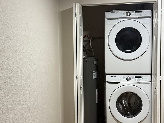 4th image of 4300 NE Sunset Blvd