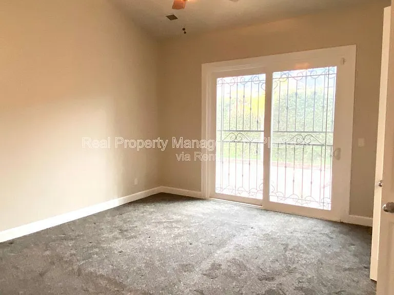 5801 W Chennault Ave — Photo 12