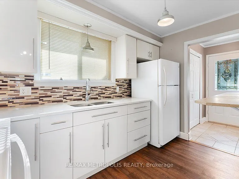 23 Silver Aspen Cres #MAIN — Photo 9