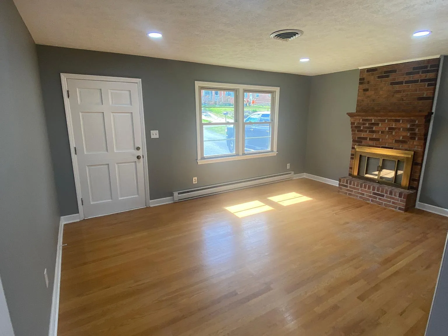 4 bed, 2092 sqft, $1,500 — Photo 4