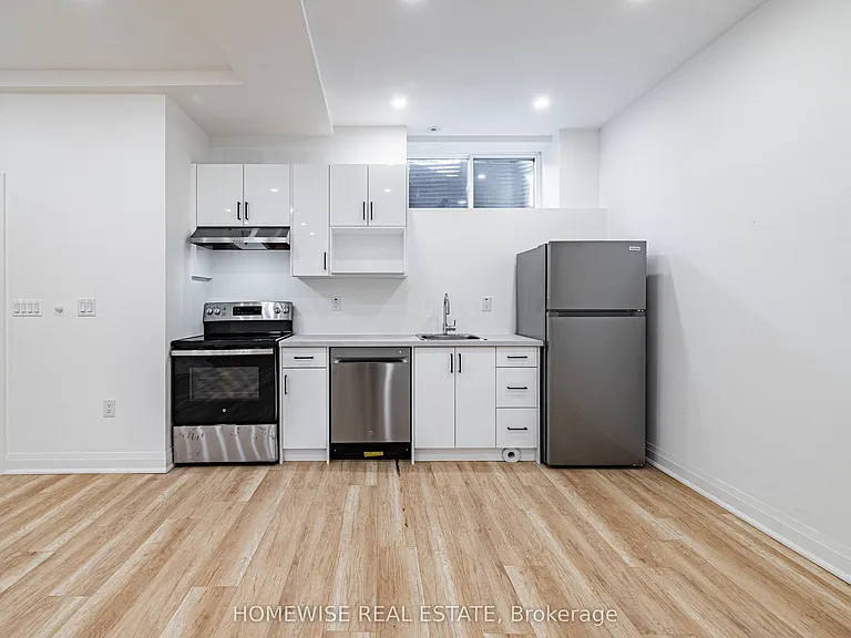 11 Craig Cres #LOWER — Photo 3