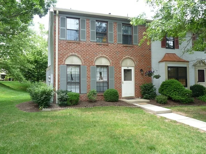 16 Woodward Ln photo 1
