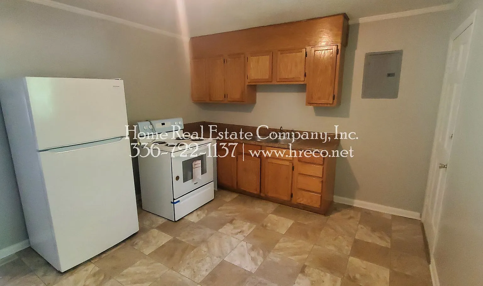 725 Akron Drive Apt P — Photo 3
