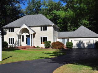 12 Foxcroft Run, Avon, CT 06001