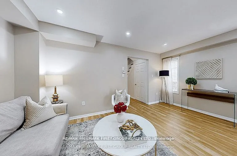 39 Robideau Pl — Photo 6