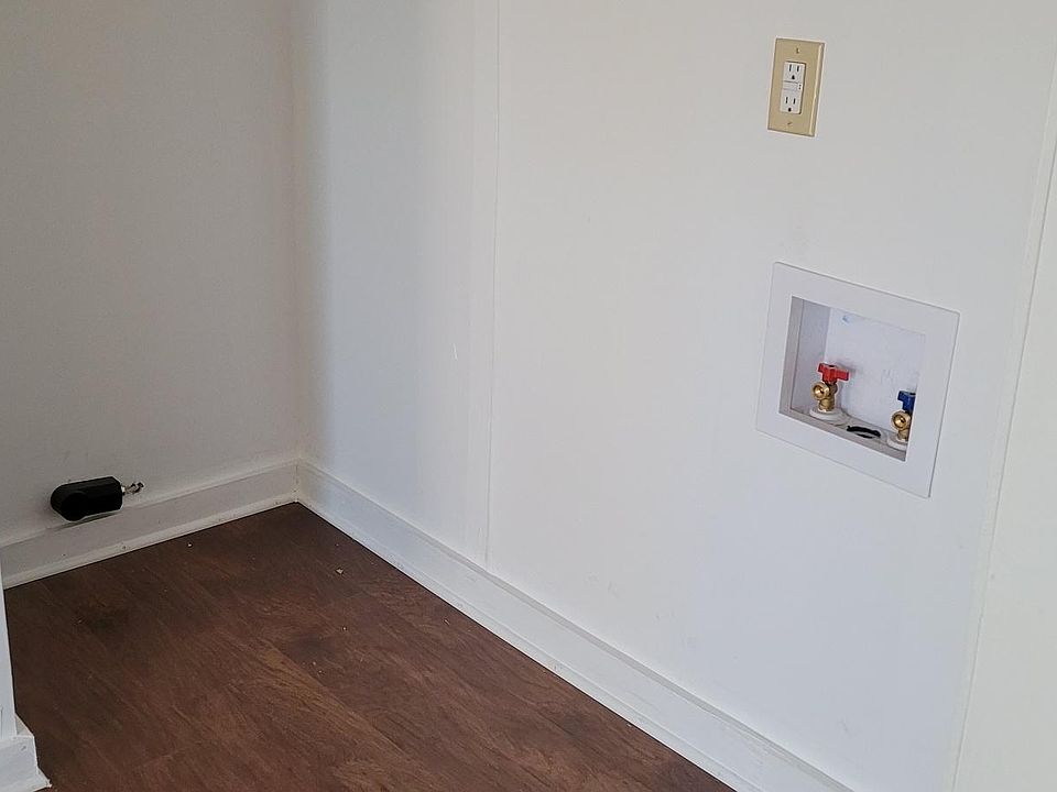.Washer & dryer hook-ups in kitchen
