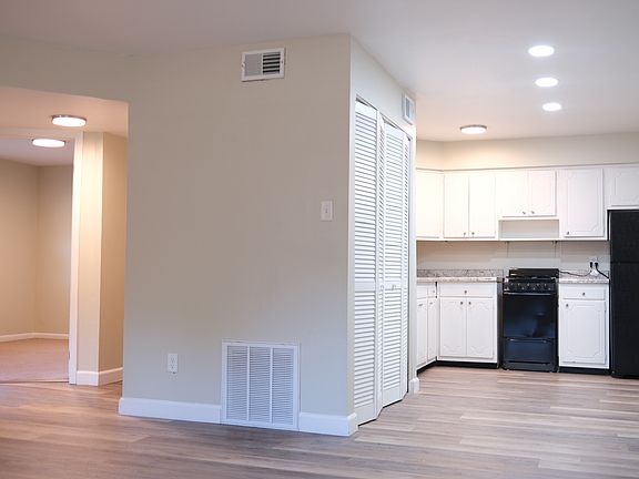 3rd image of 360 E Northwood Ave APT D
